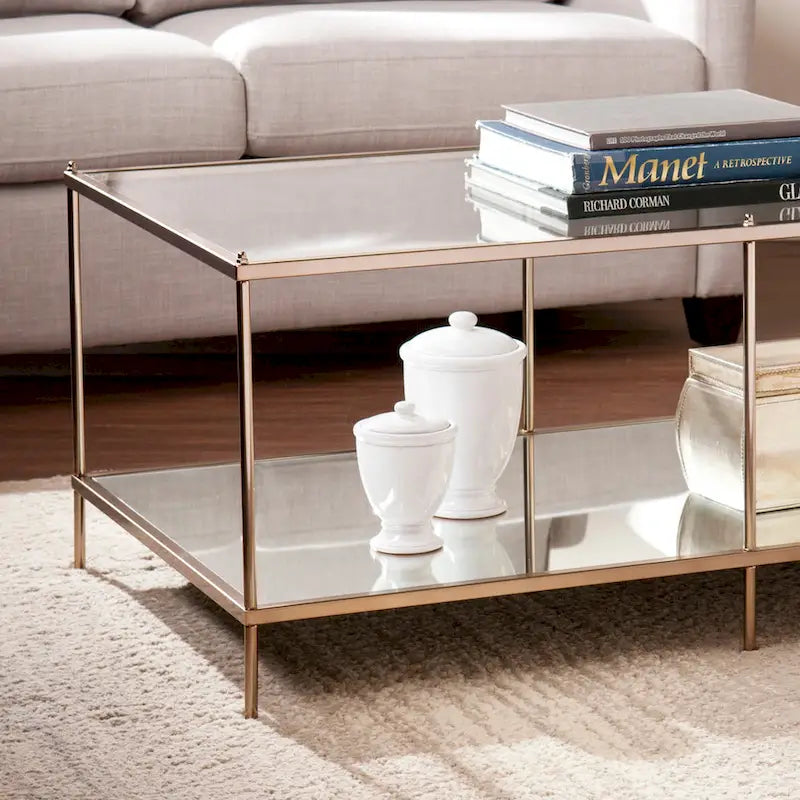 Table basse rectangulaire dorée SEI Furniture avec plateau en verre et étagère inférieure