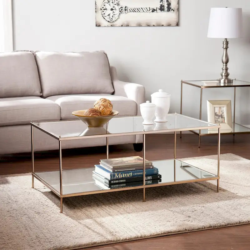 Table basse rectangulaire dorée SEI Furniture avec plateau en verre et étagère inférieure