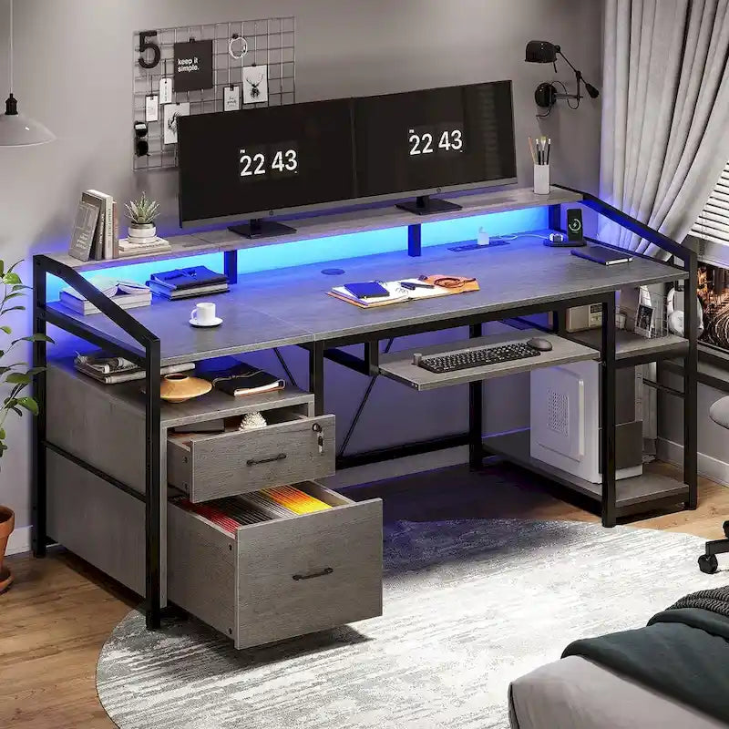 Bureau de jeu et de travail en L de 63 po avec lumière DEL, prise de courant et tiroirs verrouillables – Brun / Gris / Noir, 1 personne